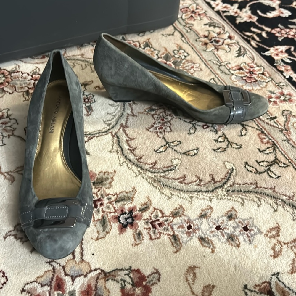 Antonia Melani suede shoes size 8.5